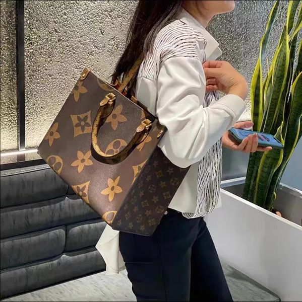 2023 Top Totes Borse firmate Monogrammi di fiori in rilievo ONTHEGO GM MM Borsa da donna Tote Borsa a spalla Zaino femminile IN MOVIMENTO AAA