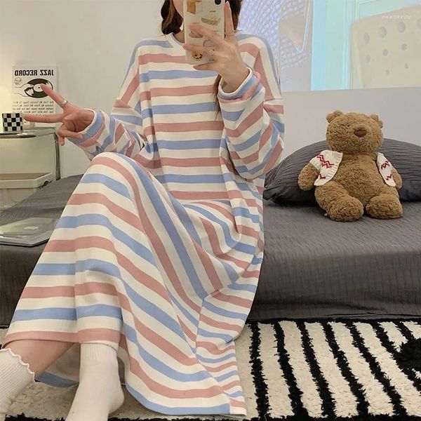 Kadınların Pijama Gecesi Kadın Parçası Günlük Nightwear 2023 Bir Sonbahar Ev Kılıf Pijamaları Gece Çizgili Kadın Gevşek Uzun