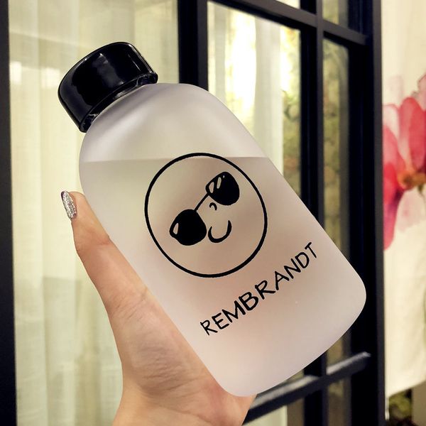 Bicchieri d'acqua in plastica creativi e alla moda per studenti e studentesse, bottiglie d'acqua in versione coreana, graziose tazze da tè portatili e personalizzate