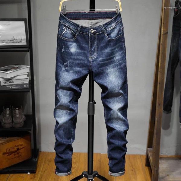 Jeans masculinos rasgados remendo juventude calças finas estilo coreano personalidade na moda primavera e verão