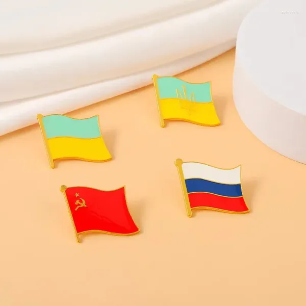 Broschen Benutzerdefinierte Ukraine und Russland Flagge Emaille Pin Frieden Liebe Metall Brosche Rucksack Hut Abzeichen Revers Schmuck Geschenk für Freund Großhandel