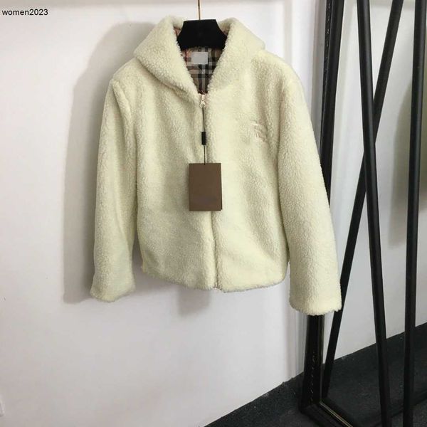 Calda giacca in lana d'agnello per la moda da donna Cappotto da ragazza con fodera stampata a quadri Taglia S M L autunno Cappotto da donna con logo ricamato Oct10