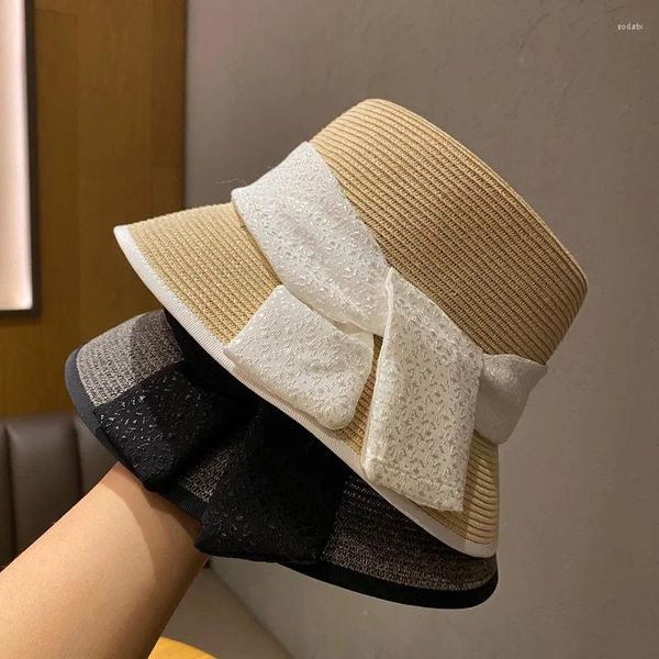 Berets estilo capa chapéu de palha senhora verão aba larga flat top pescador balde bowknot versão coreana de viseiras à beira-mar hip hop