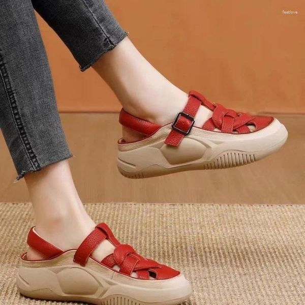 Scarpe eleganti da donna sportive 2023 sandali piatti leggeri e traspiranti estivi romani con zeppa e punta chiusa da donna casual