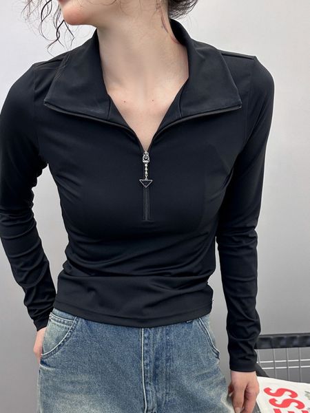 Risvolto con mezza zip Camicette da donna Felpa con cappuccio firmata con triangolo invertito Top da donna alla moda Camicia da yoga a maniche lunghe Stile slim femminile con T-shirt con collo arrotondato