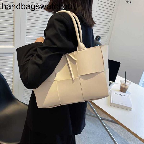 BottegassVenetas Bolsas Arco Tote Bag Botegss Ventss Bolsas para Mulheres Loja Online Atacado Feminino Bolsa de Ombro de Grande Capacidade Tecido Compras Moda Versátil w