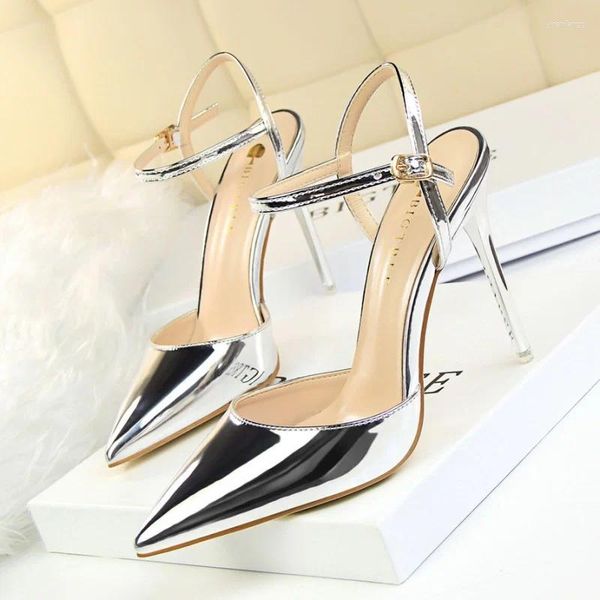 Sapatos de vestido de couro de patente de ouro stiletto sandálias mulheres sexy apontou toe vermelho salto alto moda tornozelo cinta senhora elegante escritório