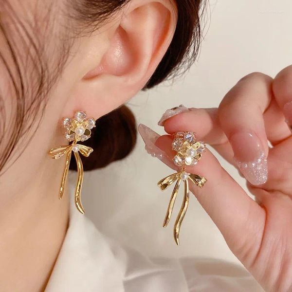 Creolen, verkupfert, 18 Karat Gold, koreanische Version der Blumen-Bogenform, für Damen, eingelegte Zirkonia, einzigartiges Design, hohe Qualität