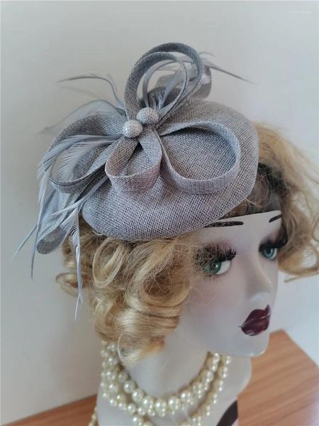 Berretti Berretto da sera con piume grigie Cappellino vittoriano Cosplay Cappelli medievali Vintage Girls Bohemia Floral Chapeau