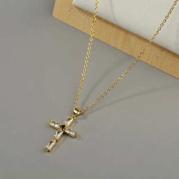 Anhänger Halsketten CottvoMinimalist vergoldetes Kreuz Petite Exquisite Baguette Zirkon Schlüsselbeinkette für Frauen Schmuck