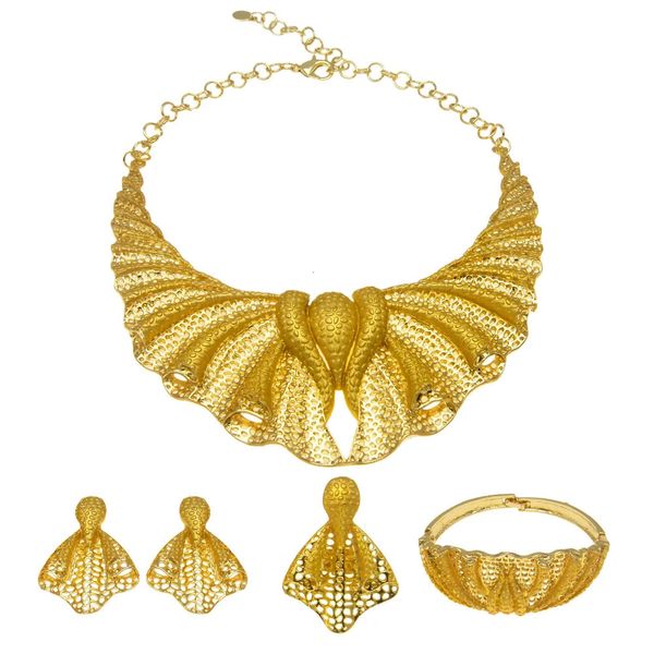 Set di gioielli da sposa Set di orecchini di collana placcati Dubai color oro italiano da donna Set di braccialetti di moda Anelli Regalo commemorativo 231012