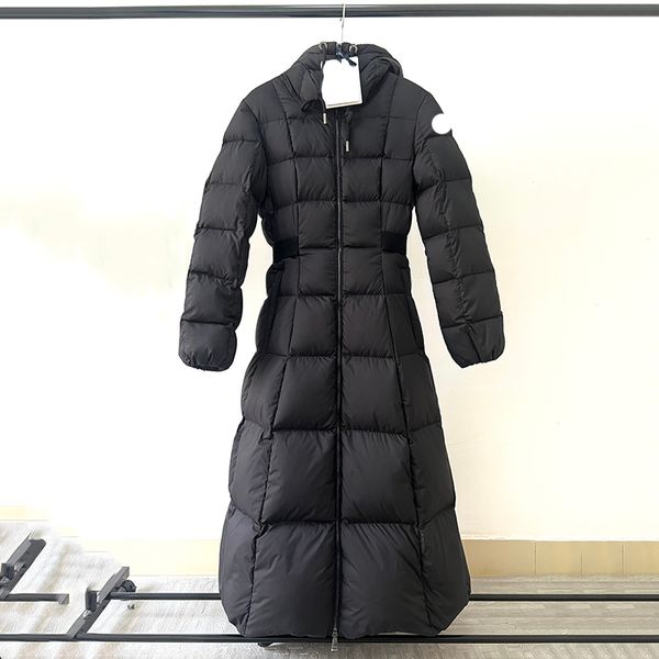 Damen-Winter-Designer-Daunen-Damen-Stickerei-Abzeichen, erweiterte Passform, Taille umwickelt, Stehkragen, Kapuzen-Pufferjacke, verdickter, warmer Damen-Wintermantel