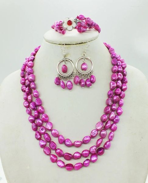 Conjunto de brincos de colar muito perfeito para casamento de noiva. 3 fileiras de colares de pérolas naturais de água doce. Pulseira. Brincos.