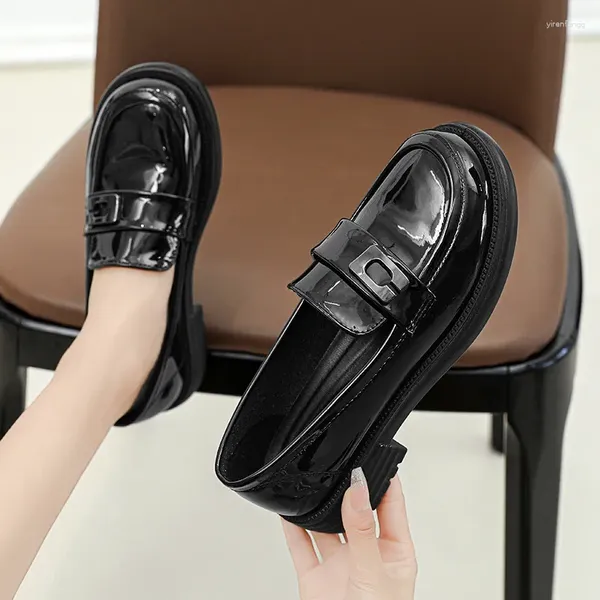 Kleidschuhe Classic 2024 S/A Britischer Stil Business Casual Loafers für Frauen Solid Black Patent Leder Slip-On Höhe zunehmend