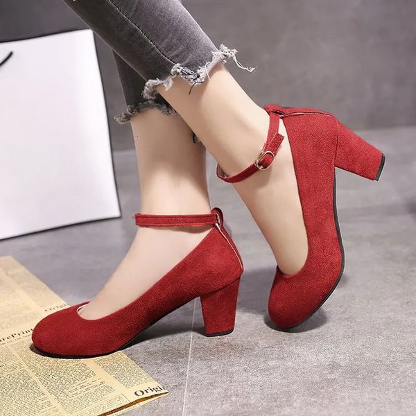 Elbise ayakkabı kedi topuklu kadın pompalar süet yuvarlak ayak parmağı tıknaz moda kırmızı siyah pembe kadın zarif rahat bayanlar 231013