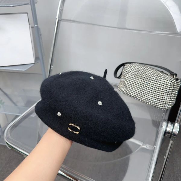 Tasarımcı Beret Kadın Lüks Casquette Moda İnci Mektupları Nakış Kapakları Moda Sokak Şapkaları Yün Kapak Bayanlar Açık Kış Şapkası Sıcak -3