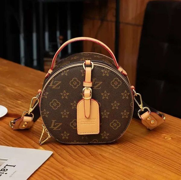 Akşam çantaları lüks omuz çantaları yeni tasarımcı boite chapeau yuvarlak kek cowhide crossbody nano çanta debriyajları kadın telefon kamera çantaları makyaj çantası