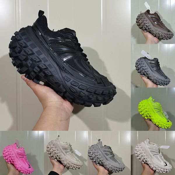 BalenCig Balenicass pneu Designer de faixa casual Sapatos Balencaiga Bestality Defender Sneaker Triple Black Light Bege Green Pink Platform Red Platform Sole Womens Mens VI