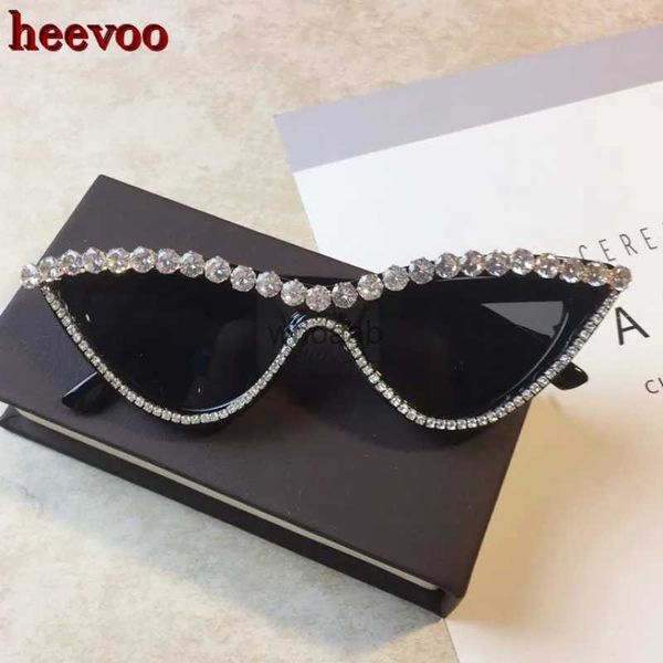 Occhiali da sole Vintage Luxury Crystal Diamond Cateye Occhiali da sole Donna Brand Designer Nero Rosa Cornice Cat Eye Occhiali da sole Bling Eyewear YQ231014