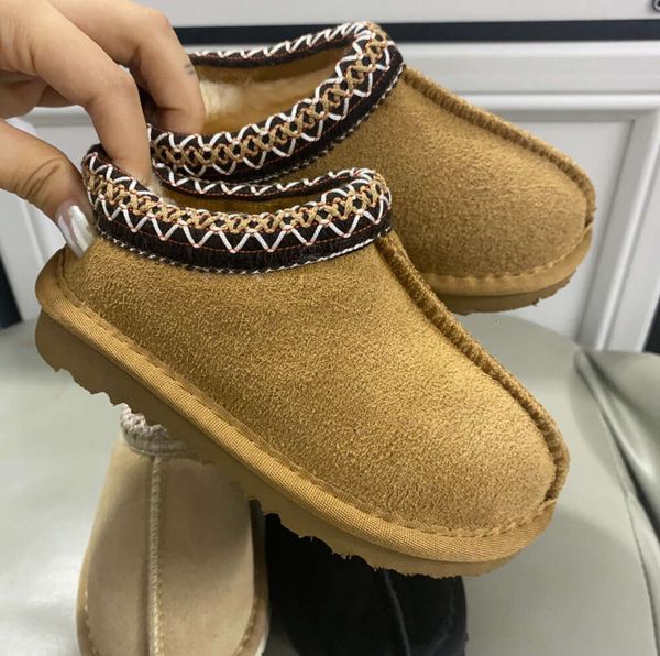 U New Kids Bambino Tasman II Pantofole Tazz Scarpe da bambino Ciabatte in pelliccia di castagna Pelle di pecora Shearling Classico Ultra Mini Stivale invernale Ciabatte Slip-on Stivaletti in pelle scamosciata