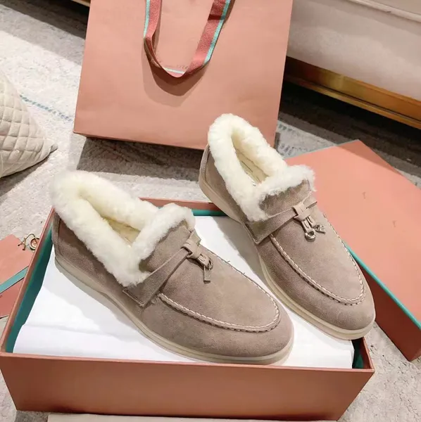 Fodera in pelliccia calda invernale Mocassini con tacco piatto Scarpe da donna Moda pelle scamosciata in pelle scamosciata Scarpe di design di lusso con decorazione con fibbia in nappa Scarpe da passeggio casual da cucire