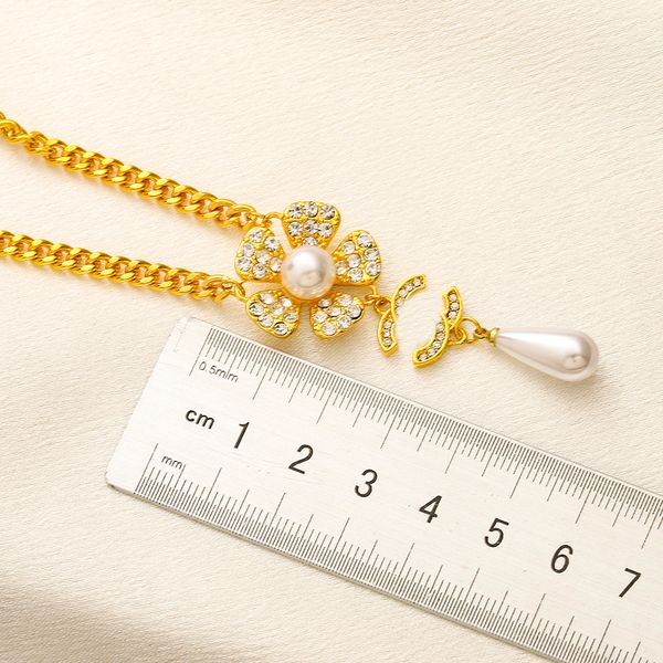 Designer Perla Fiore Collana con ciondolo in oro Orecchini Stud Eardrop Donne Lettera di marca Pendenti con diamanti Collane Catena Gioielli in argento placcato 925 Retro Timbro in acciaio