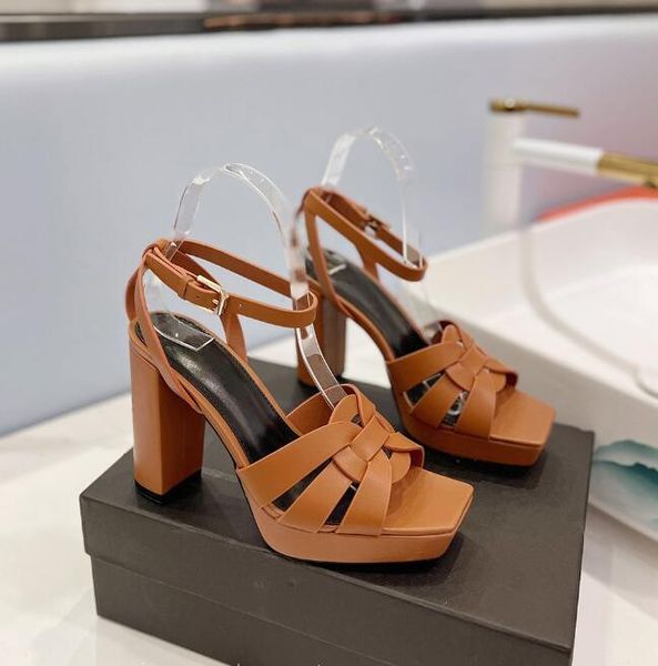 Moda Parigi Tacchi spessi con punta quadrata a vista Sandali Cinturino alla caviglia Tacchi incrociati intrecciati da donna Scarpe da sera Scarpe di design con tacco alto di lusso Con scatola