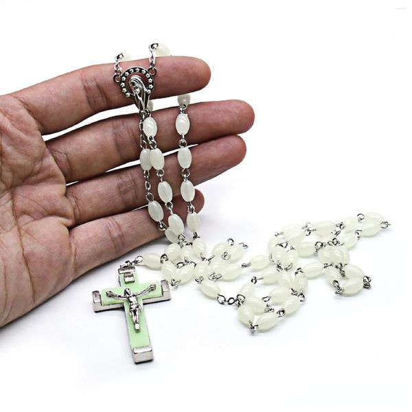 Collane con ciondolo Collana con perline di rosario luminoso che si illumina al buio in acrilico per cristiani cattolici