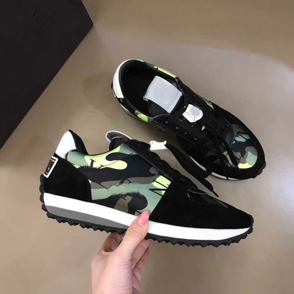 Tênis de combinação de cores de luxo Tênis de camuflagem de borracha designer militar picos de três camadas preto e branco bege sapatos masculinos fãs militares tênis de corrida.