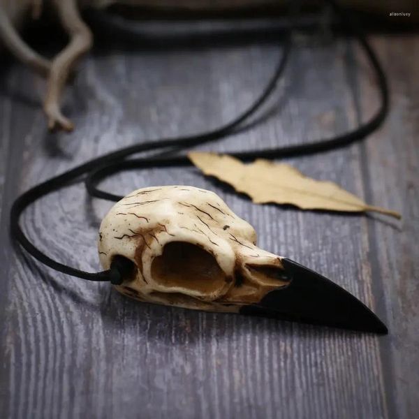 Correntes BEIGE ANTIGO ANTIGO GRANDE CROW SKULL PENENTE CARRO RESINA DE RESINA DE 3,5 