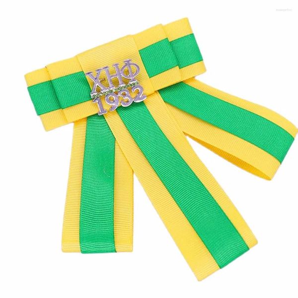 Broches personalizados camadas personalizadas fita verde amarela fundada anos 1932 letras da irmandade grega chi eta phi broche laços jóias