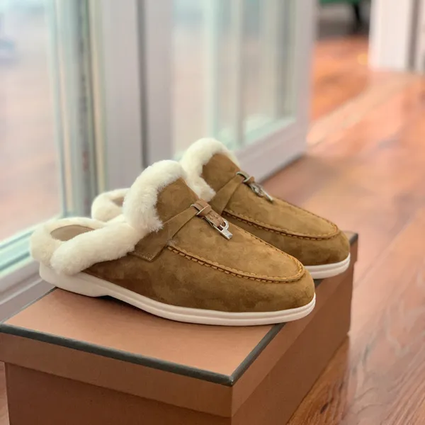 Summer Walk Charms pantofole in pelle scamosciata impreziosite Mocassini in shearling Muli Scarpe a punta chiusa slip on ballerine casual da donna Calzature di calzaturificio di designer di lusso