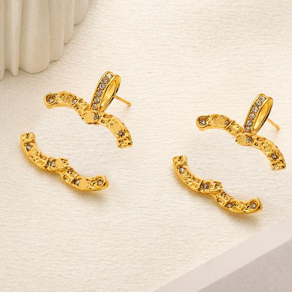 Brincos de charme Love Stud Brinco 18K Banhado a Ouro Prata Orelha Loop Hoop Desinger Jóias Marca Carta Cristal Pérola Mulheres Presente de Festa de Natal Joias de Casamento