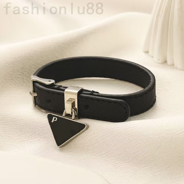 Bracciale in pelle classico di moda designer triangolo largo braccialetto nero bianco tinta unita coppia braccialetti di design hiphop designer di gioielli di lusso per le donne zf075