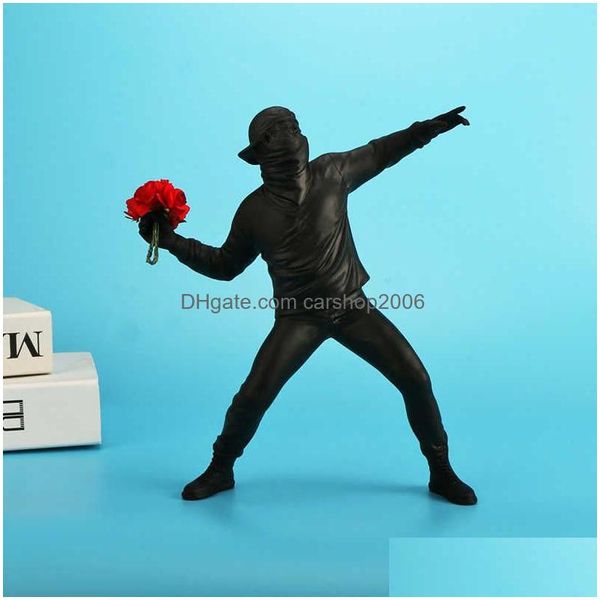 Arti e mestieri Statue in resina Scptures Banksy Flower Thrower Statua Bomber Decorazione della casa Accessori Ornamenti moderni Figurine Col Dhq8N