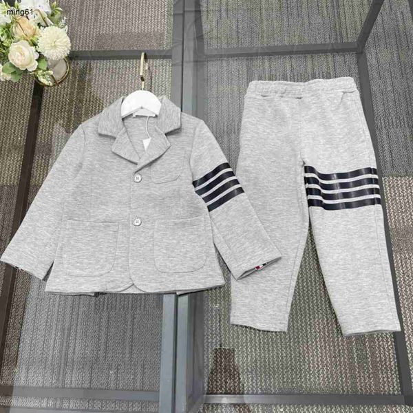 Tute da bambino firmate di marca Abito formale per bambini Taglia 100-160 CM 2 pezzi Abito a maniche lunghe con colletto polo e pantaloni elastici in vita decorativi a righe Aug30