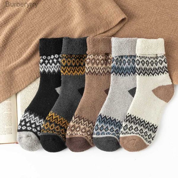 Chaussettes pour hommes 2023 nouvelle mode Style britannique épaissi chaud mi-tube hommes 5 paires Vintage Style ethnique cerceaux de fourrure hommes WoolL231016