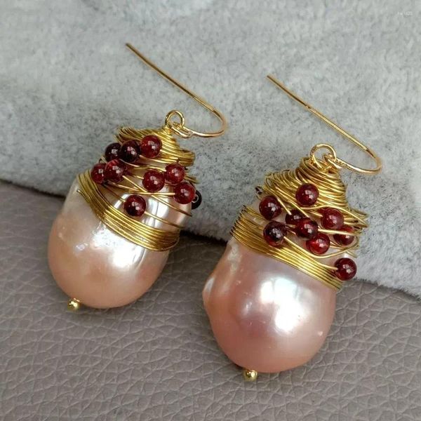 Baumelnde Ohrringe YYGEM Natürliche 16 x 26 mm rosa nukleierte Flameball-Barockperle Tropfenhaken Großhandel Perle Luxus für Frauen