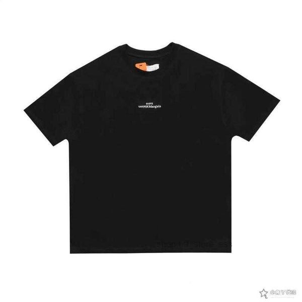 Maisons Margiela Mm6 t Shirt T-shirt da uomo Qualità originale 23ss Serie Majira Manica corta Ricamo alfanumerico irregolare con fori rotti Belgio 7 UBZW