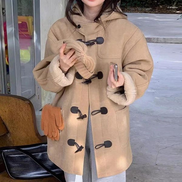 Pelliccia da donna 2023 Inverno Donna Vintage Cappotti con cappuccio finti Lady Elegante bottone in corno Spessore caldo Agnello Moda coreana Outwears