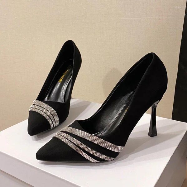 Scarpe eleganti 2023 Tacchi alti da donna Lusso Velluto nero Strass Office Lady Décolleté Punta a punta Stiletto damigella d'onore