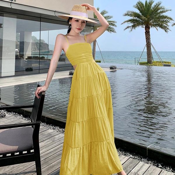 Abiti casual Chic e sexy con cinturino per spaghetti senza schienale, festa lunga cava per le donne. Abito maxi giallo sottile con cuciture eleganti senza maniche