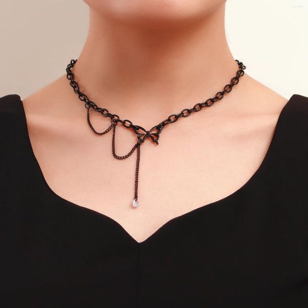 Catene Moda Goth Collana a farfalla cava nera per donna Collana girocollo in metallo vintage con croce clavicola e regalo di gioielli per ragazza fresca