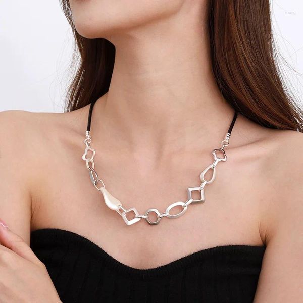 Collane con ciondolo Collana a forma di principessa in metallo opaco con catena a cerchio per donna