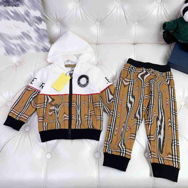 Lüks Trailtsuits Tasarımcı Çocuk Sonbahar Takımları 90-150 cm 2pcs üst ve alt dikiş tasarımı ve pantolonlu kapüşonlu ceket Ağustos22