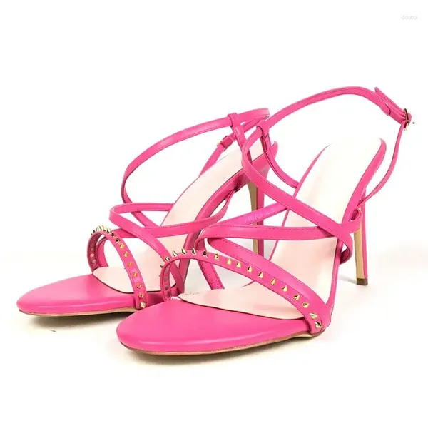 Sapatos de vestido Mulheres Sandálias de Verão Peep Toe Salto Alto Spikes Strappy Senhoras Moda Preto Rosa