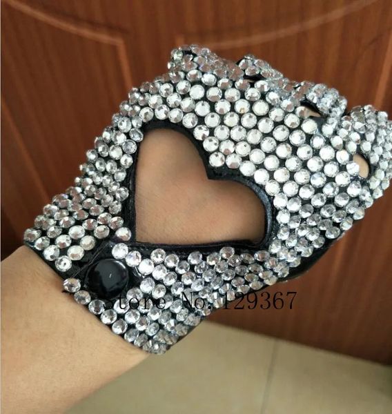 Fünf-Finger-Handschuhe Damenmode Halbfinger-Kunst-PU-Leder sexy fingerlose Herzausschnitt-Strass-Handschuhe Damen-Hip-Hop-Tanzhandschuhe 231016