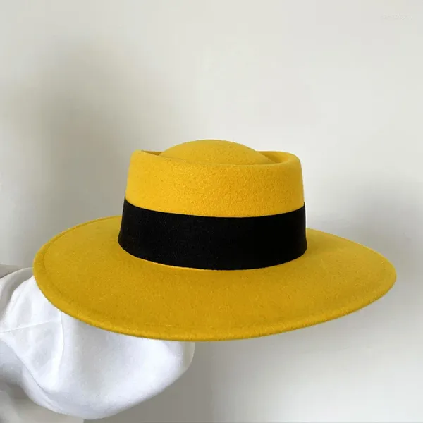 Berretti Moda Coreana Autunno Inverno Anello Rotondo Top Cappelli di Lana Per Le Signore Piatto Giallo Cappello Fedora Sombrero Mujer Fascinator Casual