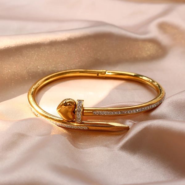Bangle tendência de aço inoxidável cravado pulseiras marca de luxo parafusos elegantes amor coração cristal pulseiras para mulheres homens decoração jóias 231016