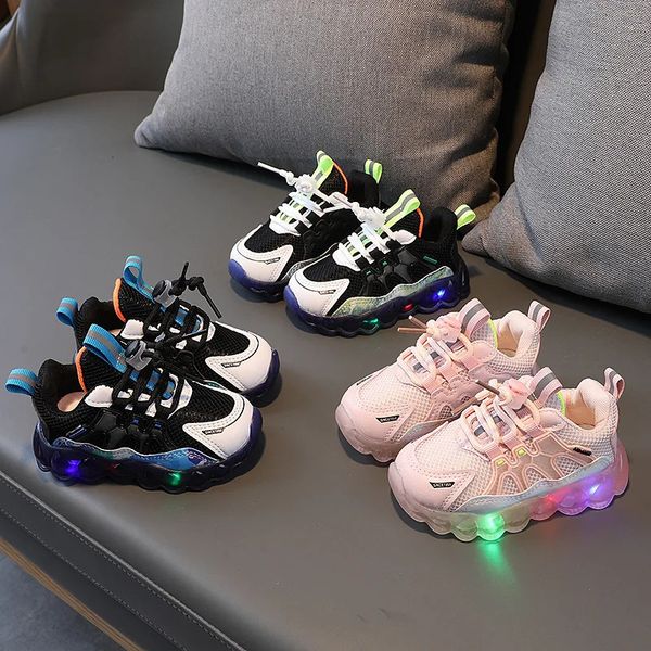 Stivali Bambini Primavera e autunno Bambini luminosi Ragazzi Scarpe sportive in rete Studente che corre Luci a LED Versione coreana Ragazze Sneaker 231017